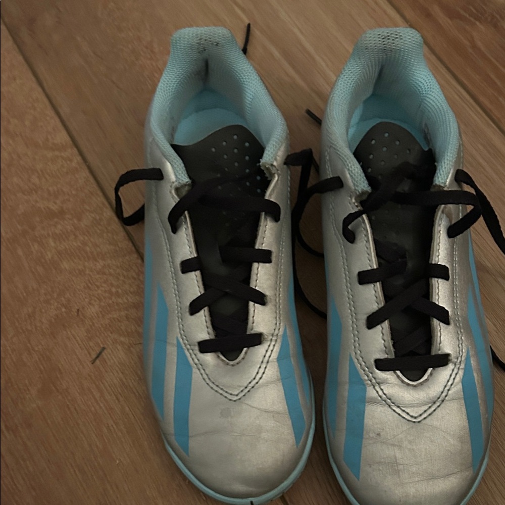 Messi indoor soccer shoe. Silver and Blue Athletic Shoes